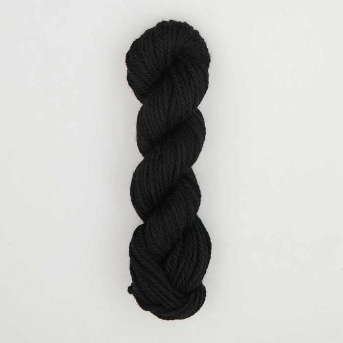 Oxford - VJ Solid Rug Yarn - Black 4 oz. skein (approx. 55 yds)